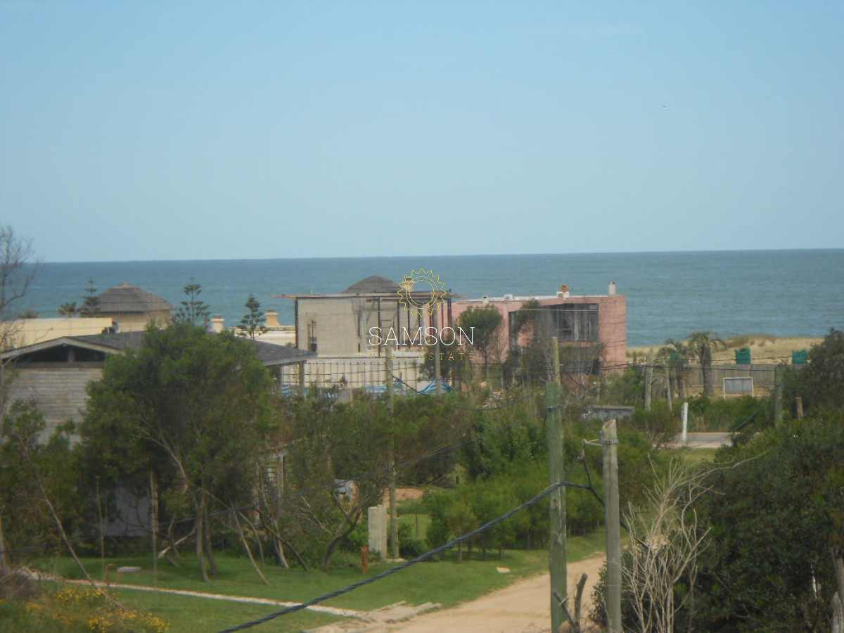 Casa ID.61161 - MODERNA CASA EN VENTA DE 3 DORMITORIOS A METROS DEL MAR