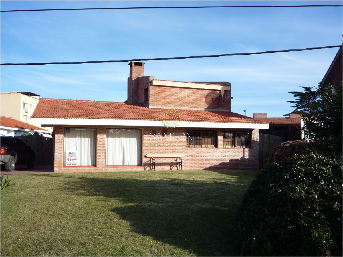Casa ID.60365 - CASA EN ALQUILER ANUAL DE 3 DORMITORIOS MÁS DEPENDENCIA DE SERVICIO, PINARES, PUNTA DEL ESTE