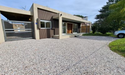 Casa Moderna en venta barrio Golf  Punta del Este