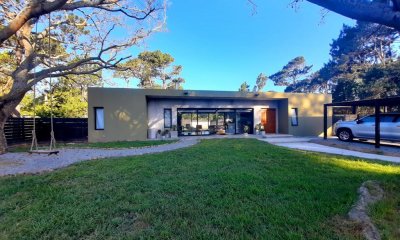 Venta casa 3 dormitorios en Beverly Hills con piscina climatizada.