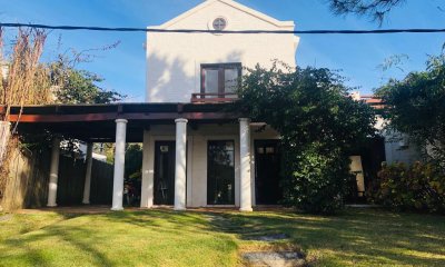 Casa en Venta 5 Dormitorios a 300 Metros del Mar, La Barra, Punta del Este.