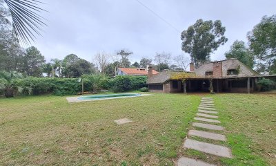 Casa con piscina en Venta 3 Dormitorios Playa Pinares  Punta del Este