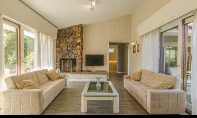 Casa de 4 dormitorios en venta parada 7 de Playa Mansa Punta del Este