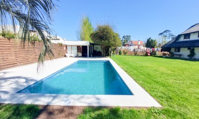 Venta Casa de 3 Dormitorios con Piscina Climatizada en Pinares, Punta del Este
