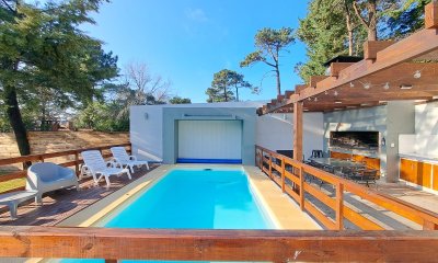 Casa moderna con psicina en venta Punta del Este