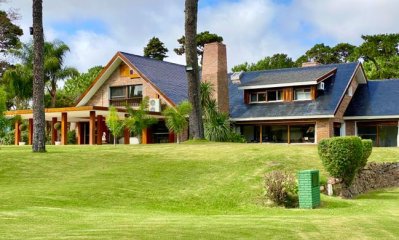 Casa en Venta Punta del Este - Mansion que abarca una manzana de tierra.