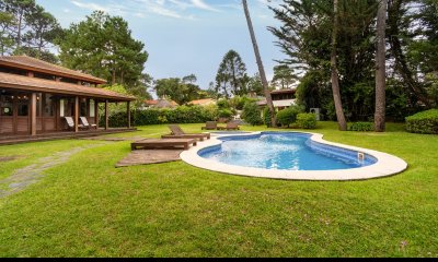 ESPECTACULAR CASA CON PISCINA, PLAYA MANSA, PUNTA DEL ESTE. URUGUAY