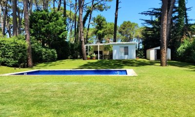 Casa en venta 3 dormitorios con piscina.