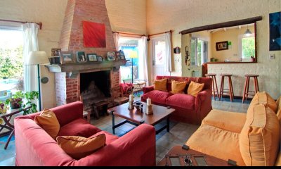 CASA EN VENTA DE 3 DORMITORIOS, LA BARRA