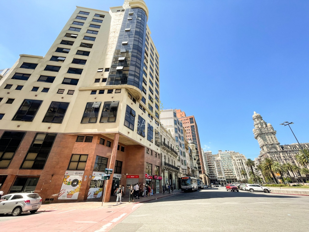 Local Comercial ID.65094 - Oficina en alquiler  Plaza Independencia 