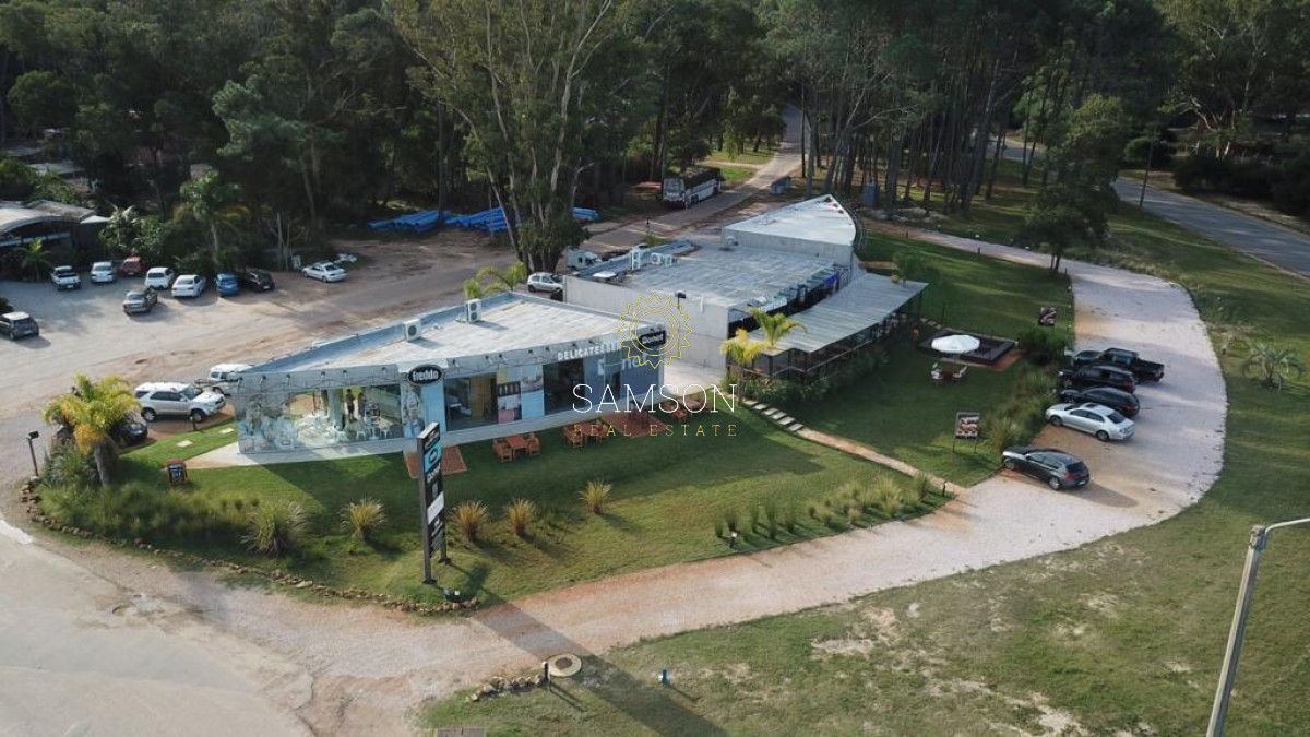 Local Comercial ID.64137 - Local en venta o alquiler anual.