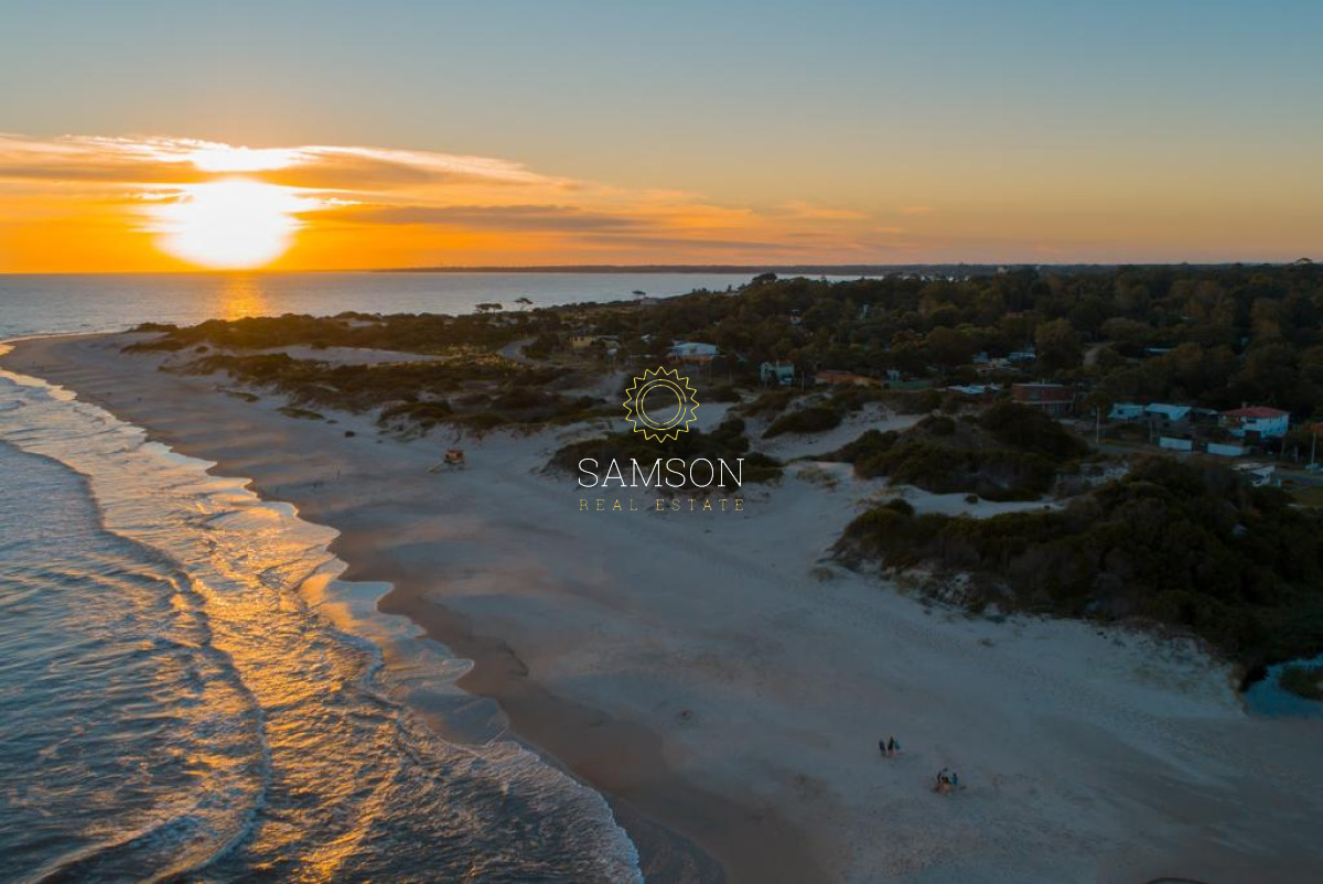 Hotel ID.65460 - Venta Oportunidad 7 casas con piscina proximo al mar en la costa de canelones 