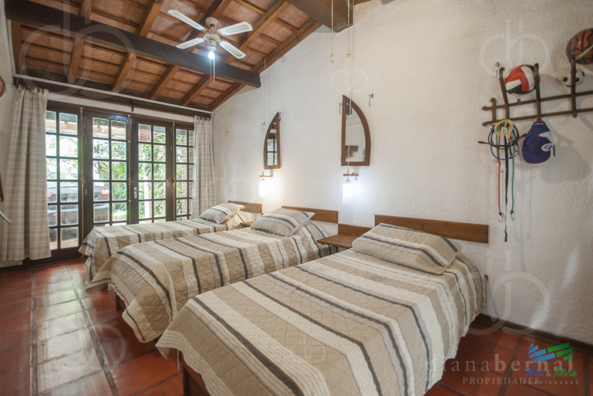 Casa ID.4924 - Casa alquiler Pinares, Punta del Este, 4 dormitorios, piscina, amplio parque cercado