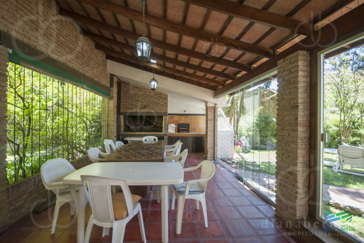 Casa ID.4924 - Casa alquiler Pinares, Punta del Este, 4 dormitorios, piscina, amplio parque cercado