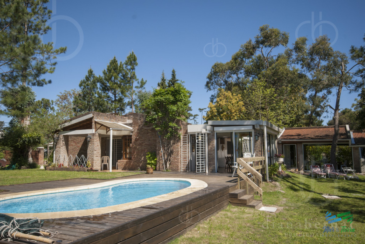 Casa ID.4924 - Casa alquiler Pinares, Punta del Este, 4 dormitorios, piscina, amplio parque cercado