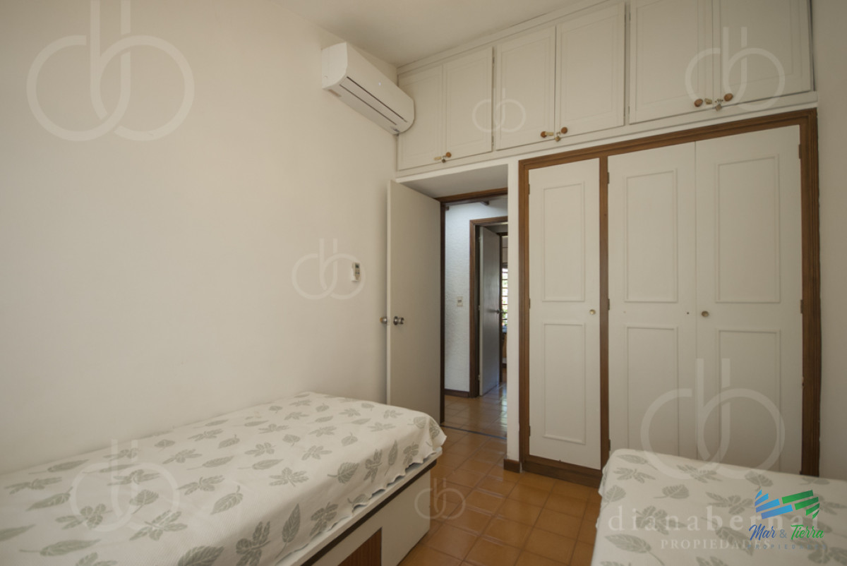Casa ID.4924 - Casa alquiler Pinares, Punta del Este, 4 dormitorios, piscina, amplio parque cercado