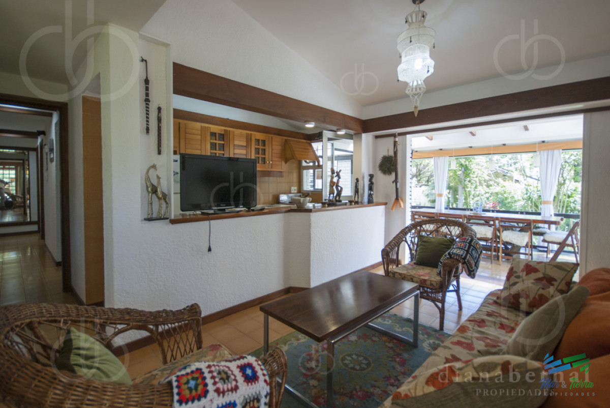 Casa ID.4924 - Casa alquiler Pinares, Punta del Este, 4 dormitorios, piscina, amplio parque cercado