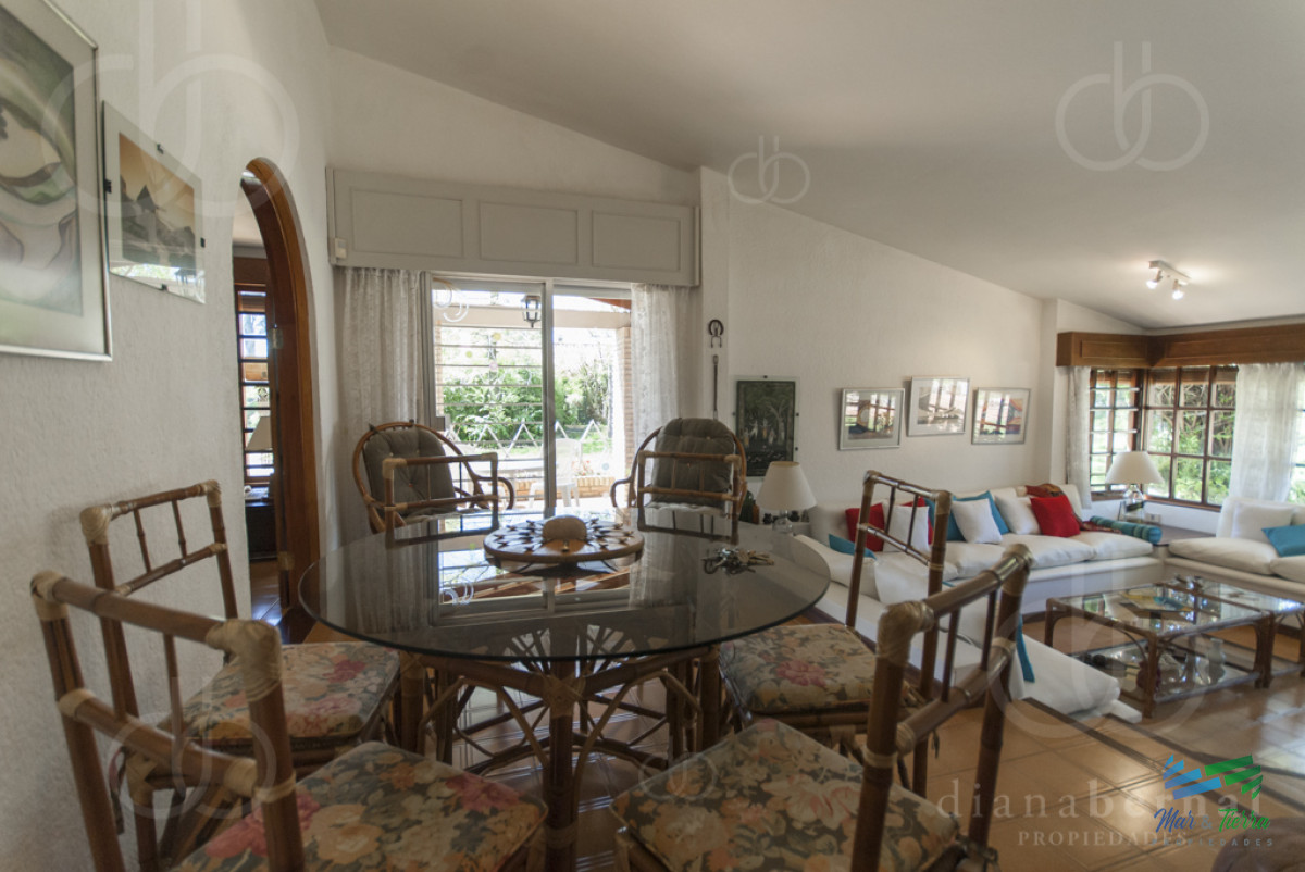 Casa ID.4924 - Casa alquiler Pinares, Punta del Este, 4 dormitorios, piscina, amplio parque cercado