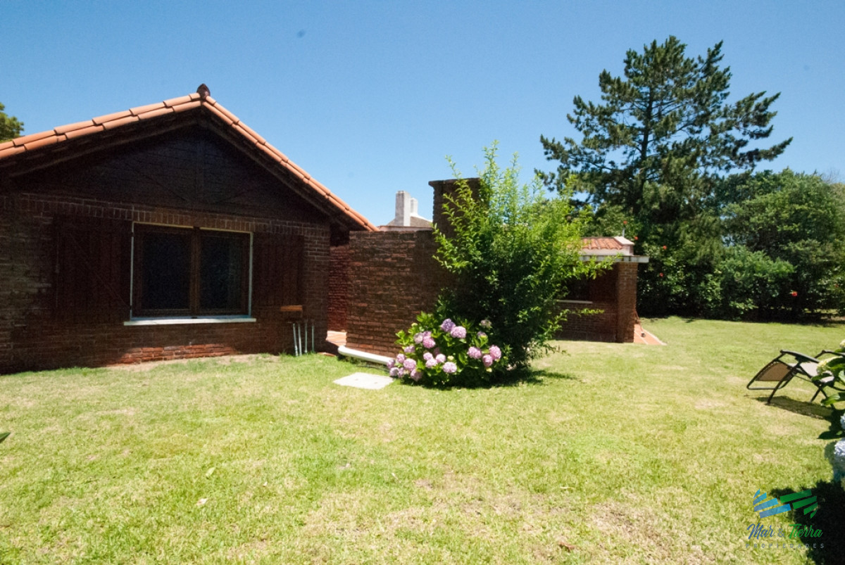 Casa ID.3709 - Cómoda casa de  4 dormitorios a pasos de la playa, piscina climatizada, Pinares, Punta del Este