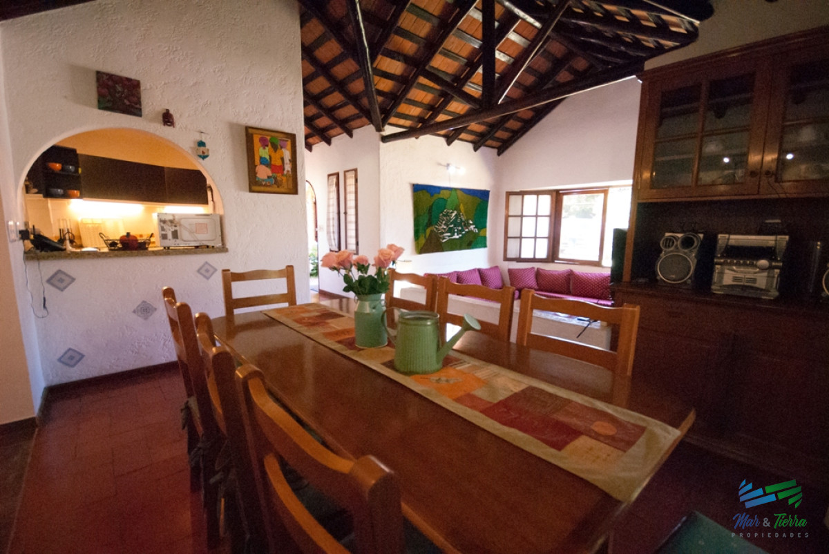 Casa ID.3709 - Cómoda casa de  4 dormitorios a pasos de la playa, piscina climatizada, Pinares, Punta del Este