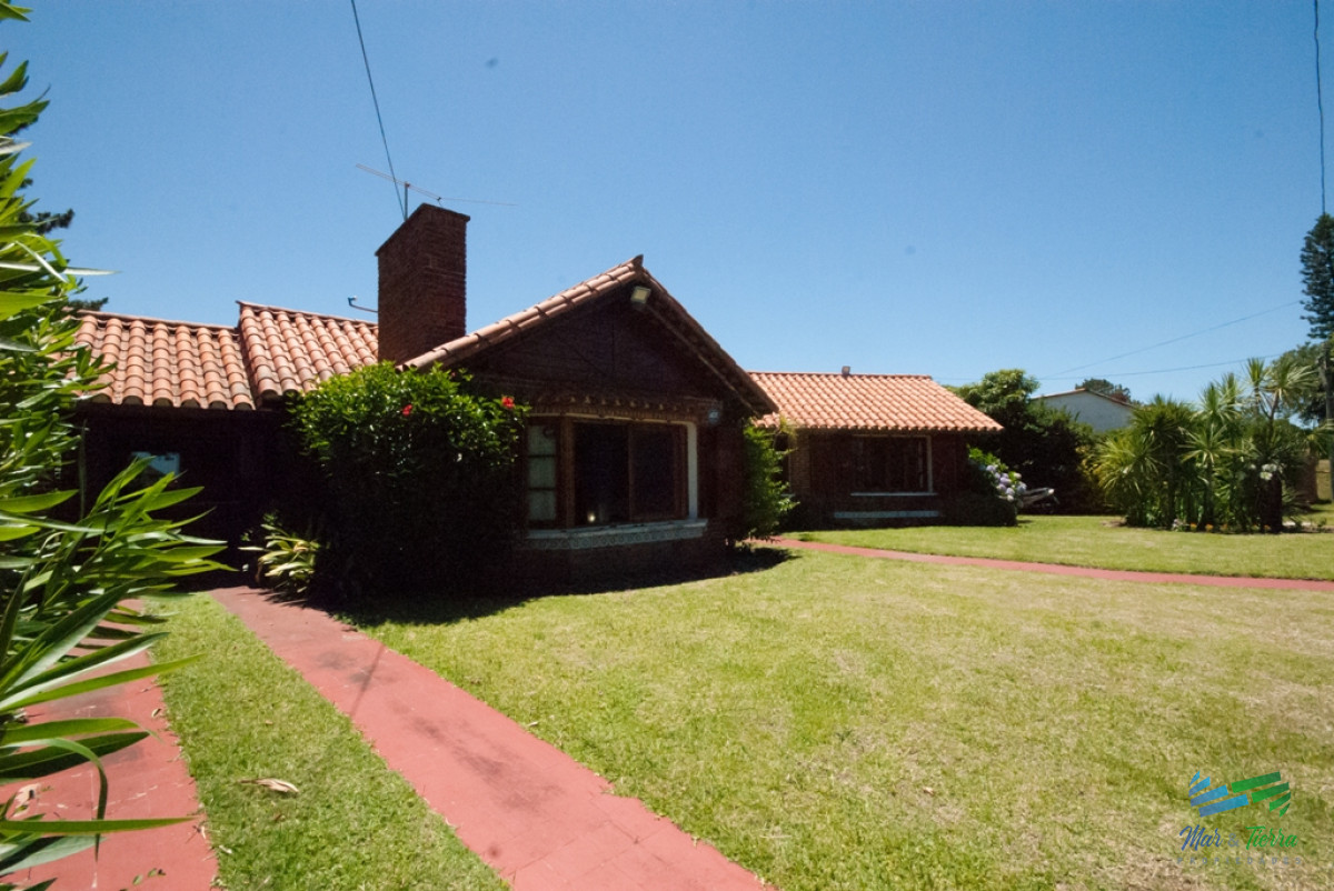 Casa ID.3709 - Cómoda casa de  4 dormitorios a pasos de la playa, piscina climatizada, Pinares, Punta del Este