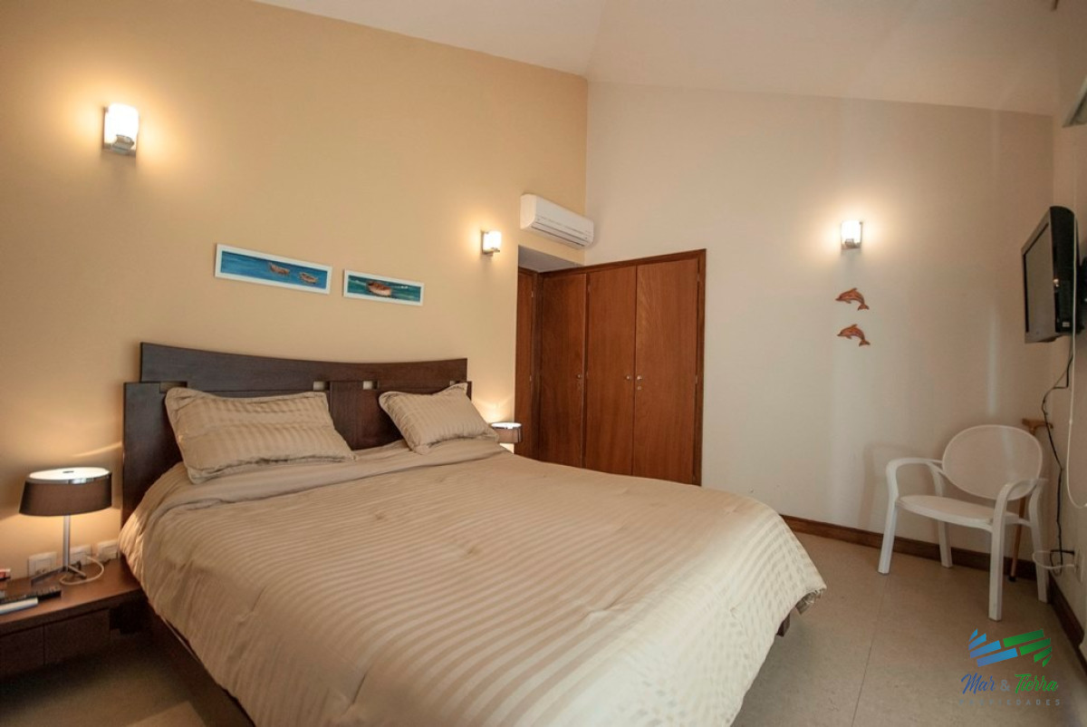 Casa ID.3644 - Casa en Punta del Este, playa mansa, 4 dormitorios , piscina y barbacoa.