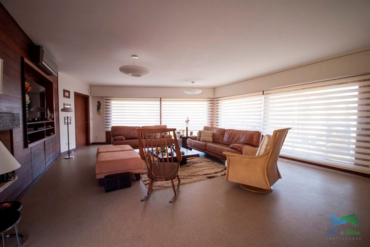 Casa ID.3644 - Casa en Punta del Este, playa mansa, 4 dormitorios , piscina y barbacoa.