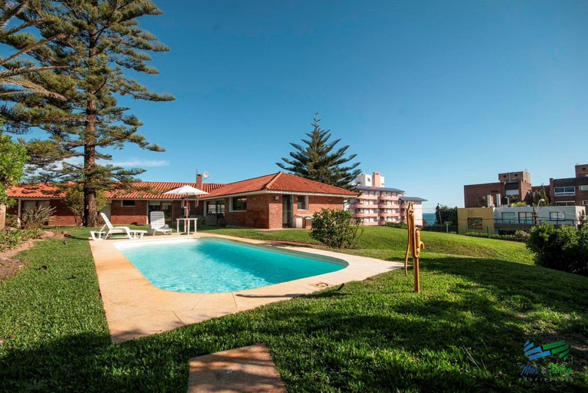 Casa ID.3644 - Casa en Punta del Este, playa mansa, 4 dormitorios , piscina y barbacoa.