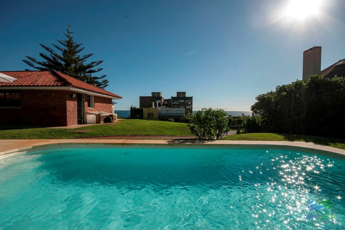Casa ID.3644 - Casa en Punta del Este, playa mansa, 4 dormitorios , piscina y barbacoa.