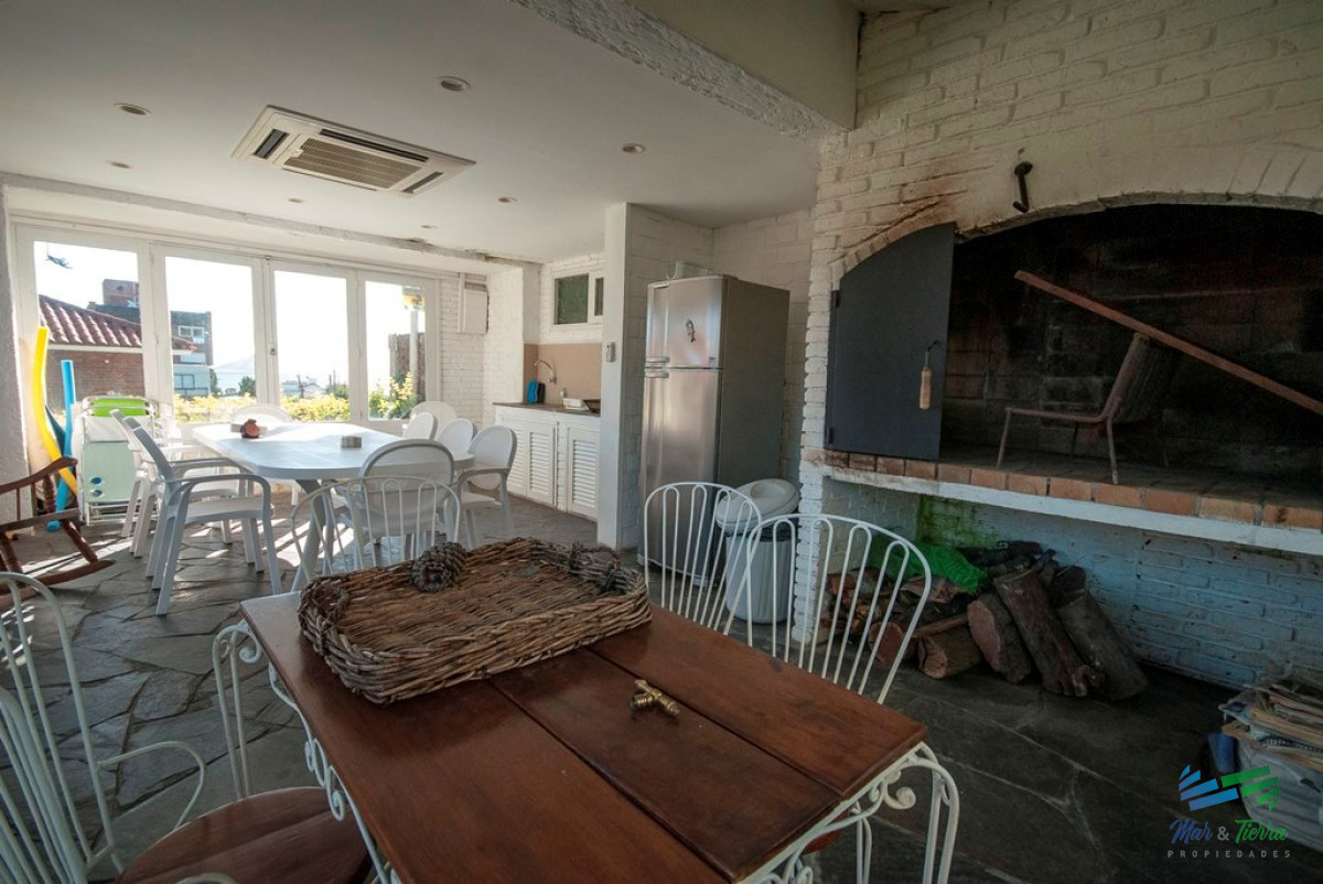 Casa ID.3644 - Casa en Punta del Este, playa mansa, 4 dormitorios , piscina y barbacoa.