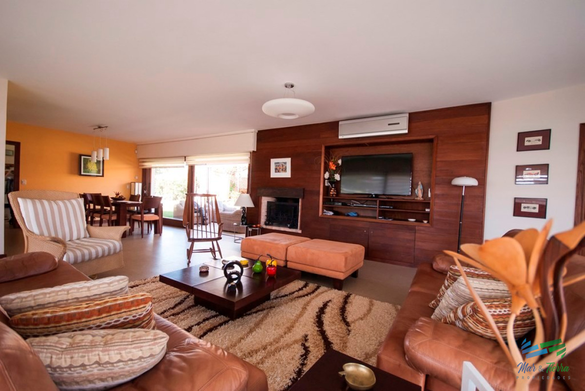Casa ID.3644 - Casa en Punta del Este, playa mansa, 4 dormitorios , piscina y barbacoa.