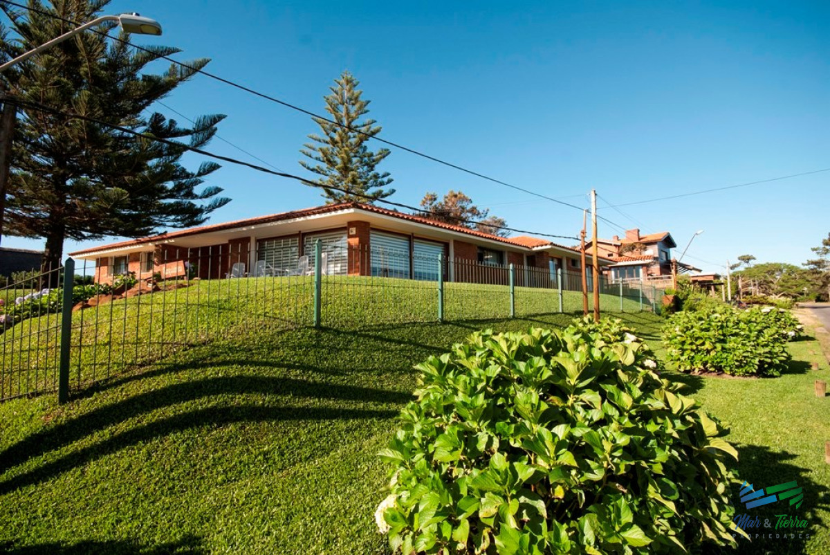 Casa ID.3644 - Casa en Punta del Este, playa mansa, 4 dormitorios , piscina y barbacoa.
