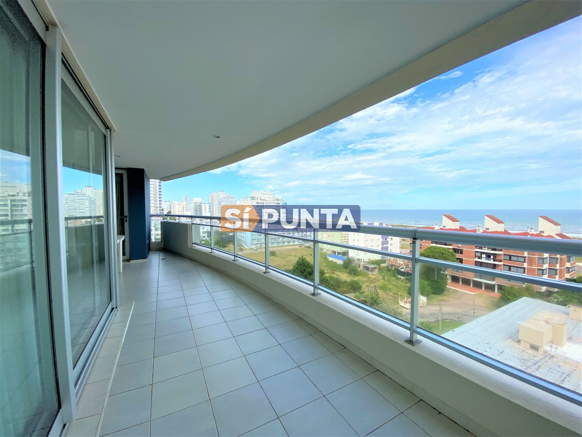Punta del Este, 3 dormitorios y servicio en playa Brava. - SPT6048A