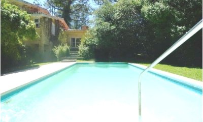 Casa en Mansa,Punta del Este. 6 dormitorios y piscina.