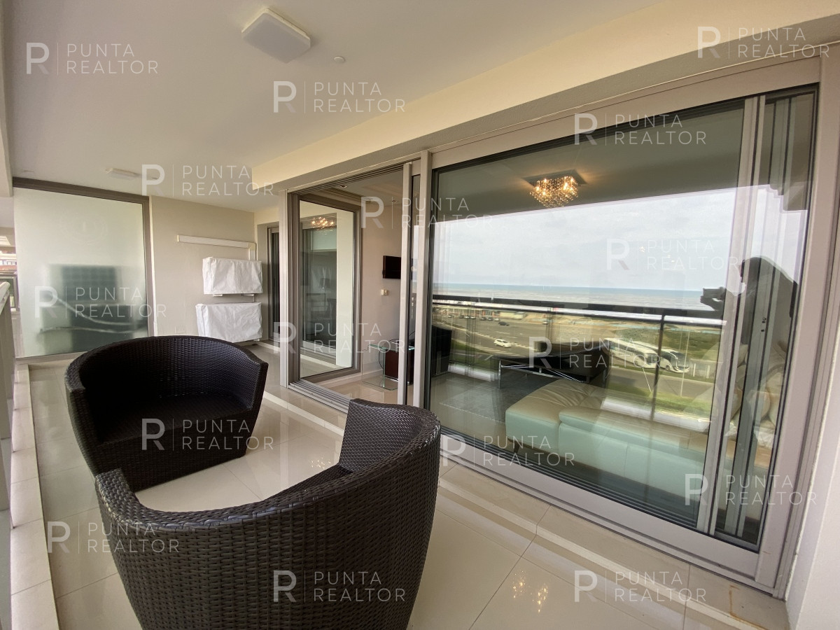 Apartamento ID.2283 - Apartamento de 3 dormitorios con vista al mar en Brava, Punta del Este. 
