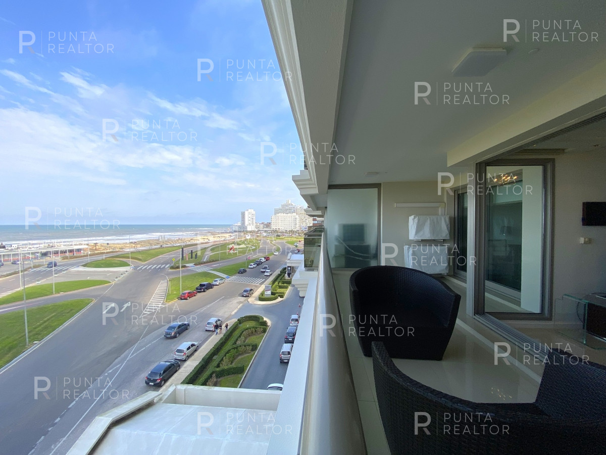 Apartamento ID.2283 - Apartamento de 3 dormitorios con vista al mar en Brava, Punta del Este. 