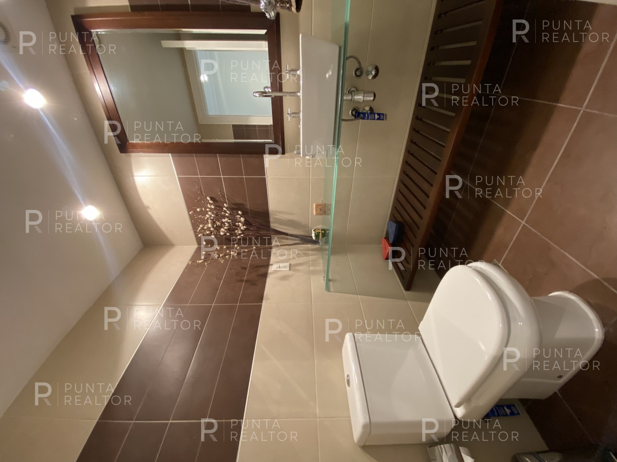 Apartamento ID.2283 - Apartamento de 3 dormitorios con vista al mar en Brava, Punta del Este. 