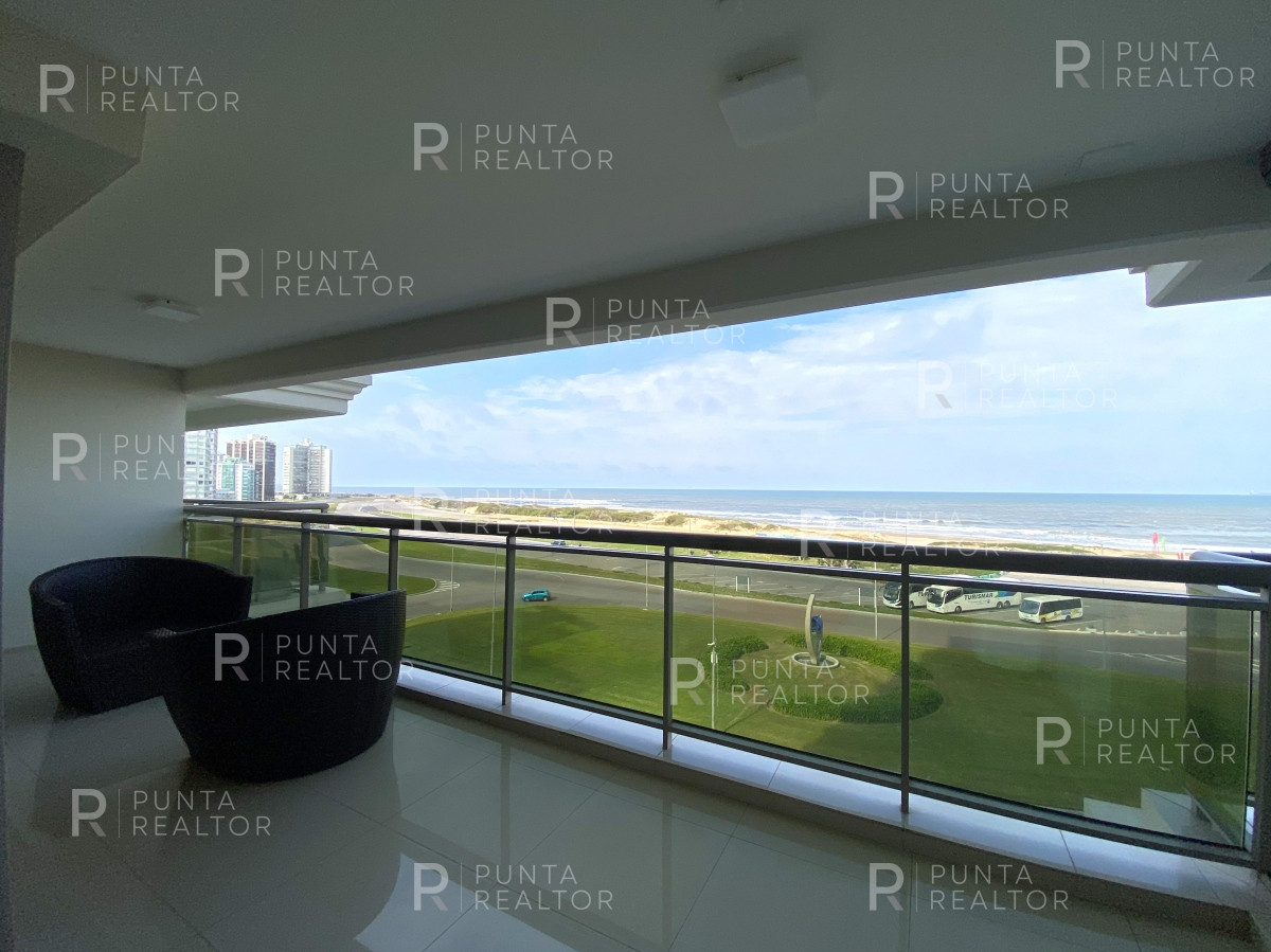 Apartamento ID.2283 - Apartamento de 3 dormitorios con vista al mar en Brava, Punta del Este. 