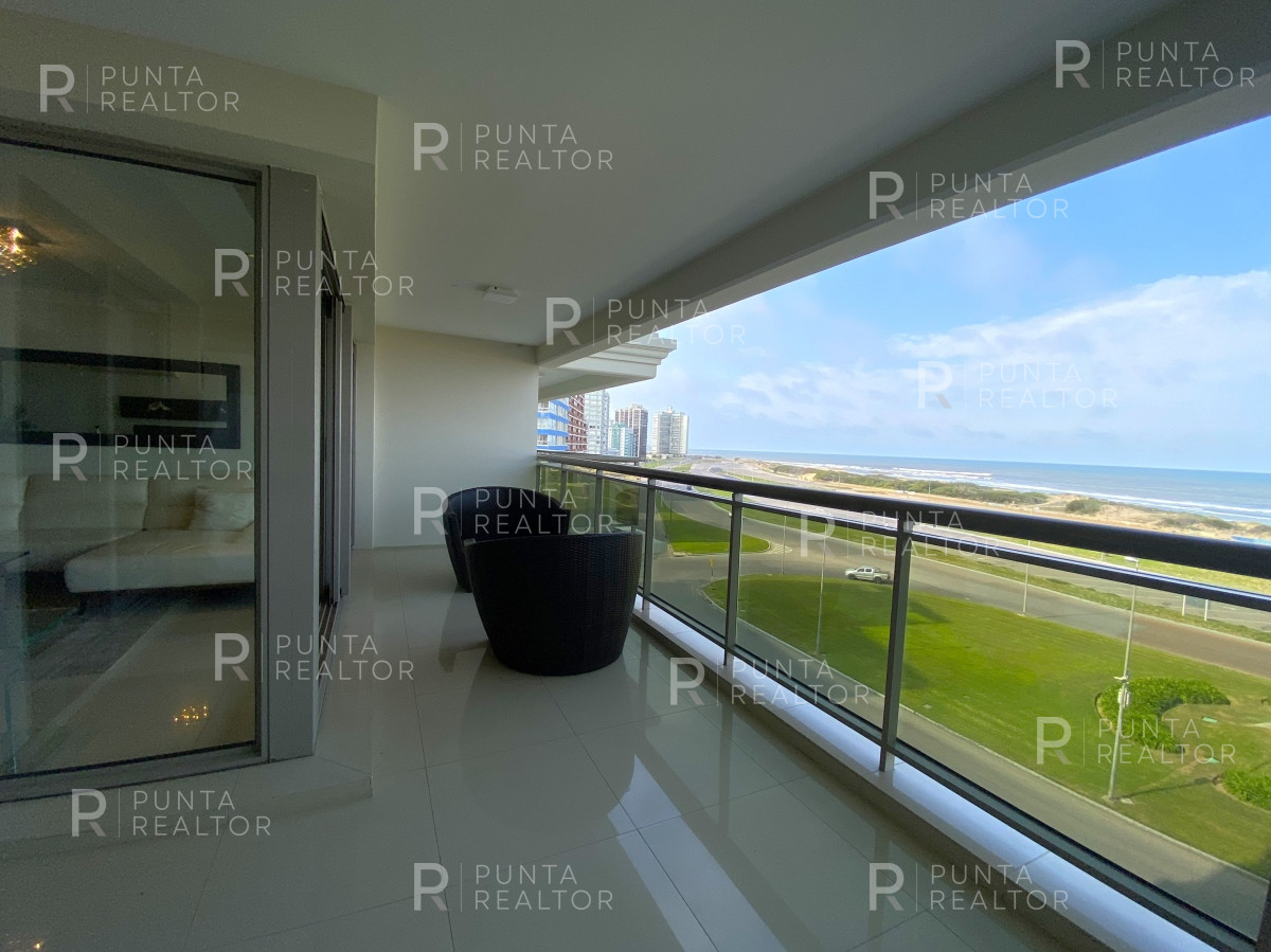 Apartamento ID.2283 - Apartamento de 3 dormitorios con vista al mar en Brava, Punta del Este. 