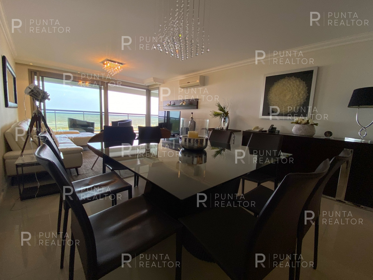 Apartamento ID.2283 - Apartamento de 3 dormitorios con vista al mar en Brava, Punta del Este. 