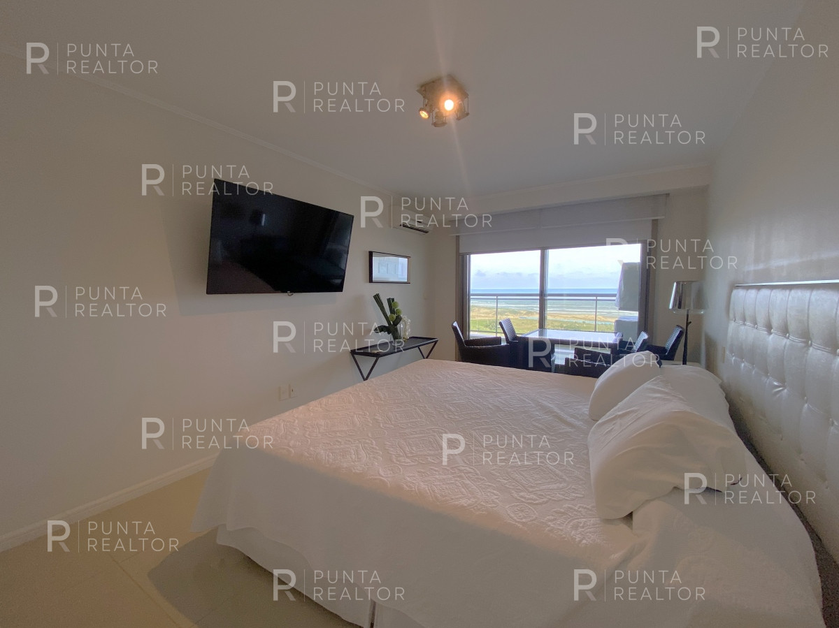Apartamento ID.2283 - Apartamento de 3 dormitorios con vista al mar en Brava, Punta del Este. 