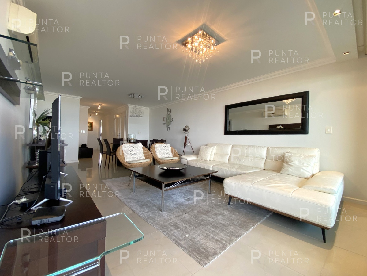 Apartamento ID.2283 - Apartamento de 3 dormitorios con vista al mar en Brava, Punta del Este. 