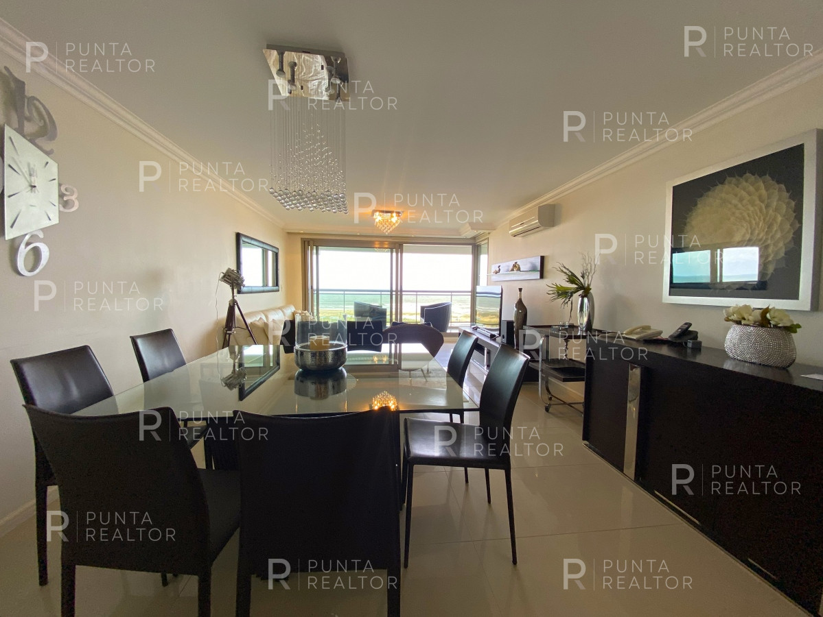 Apartamento ID.2283 - Apartamento de 3 dormitorios con vista al mar en Brava, Punta del Este. 