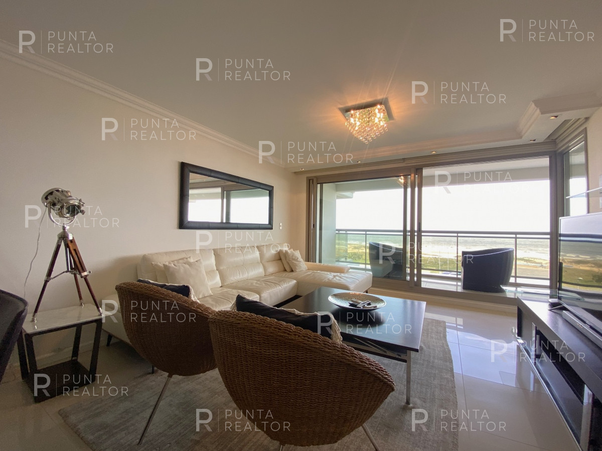 Apartamento ID.2283 - Apartamento de 3 dormitorios con vista al mar en Brava, Punta del Este. 