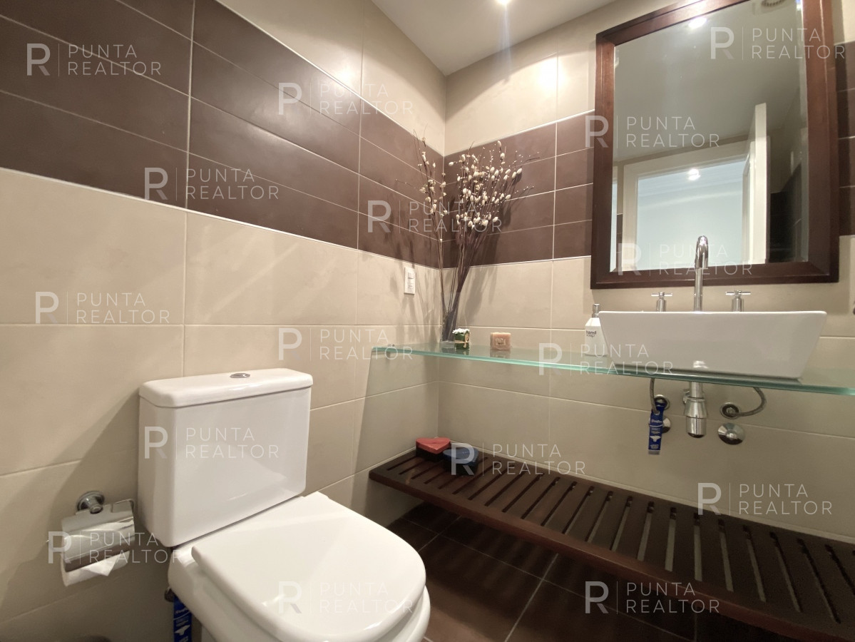 Apartamento ID.2283 - Apartamento de 3 dormitorios con vista al mar en Brava, Punta del Este. 