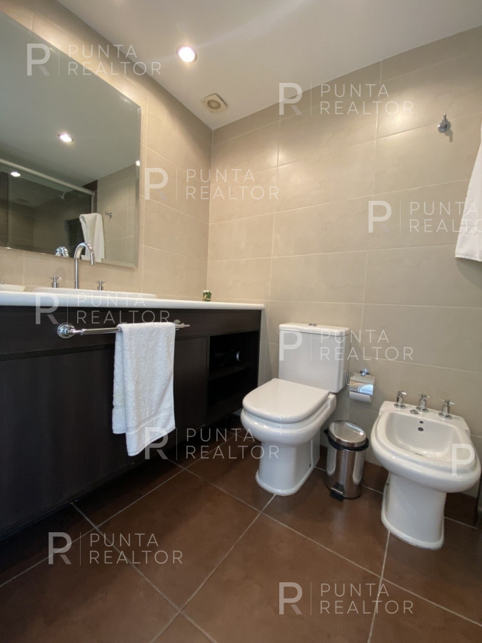 Apartamento ID.2283 - Apartamento de 3 dormitorios con vista al mar en Brava, Punta del Este. 