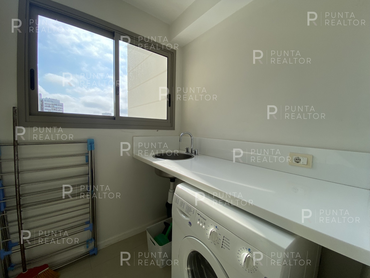 Apartamento ID.2283 - Apartamento de 3 dormitorios con vista al mar en Brava, Punta del Este. 