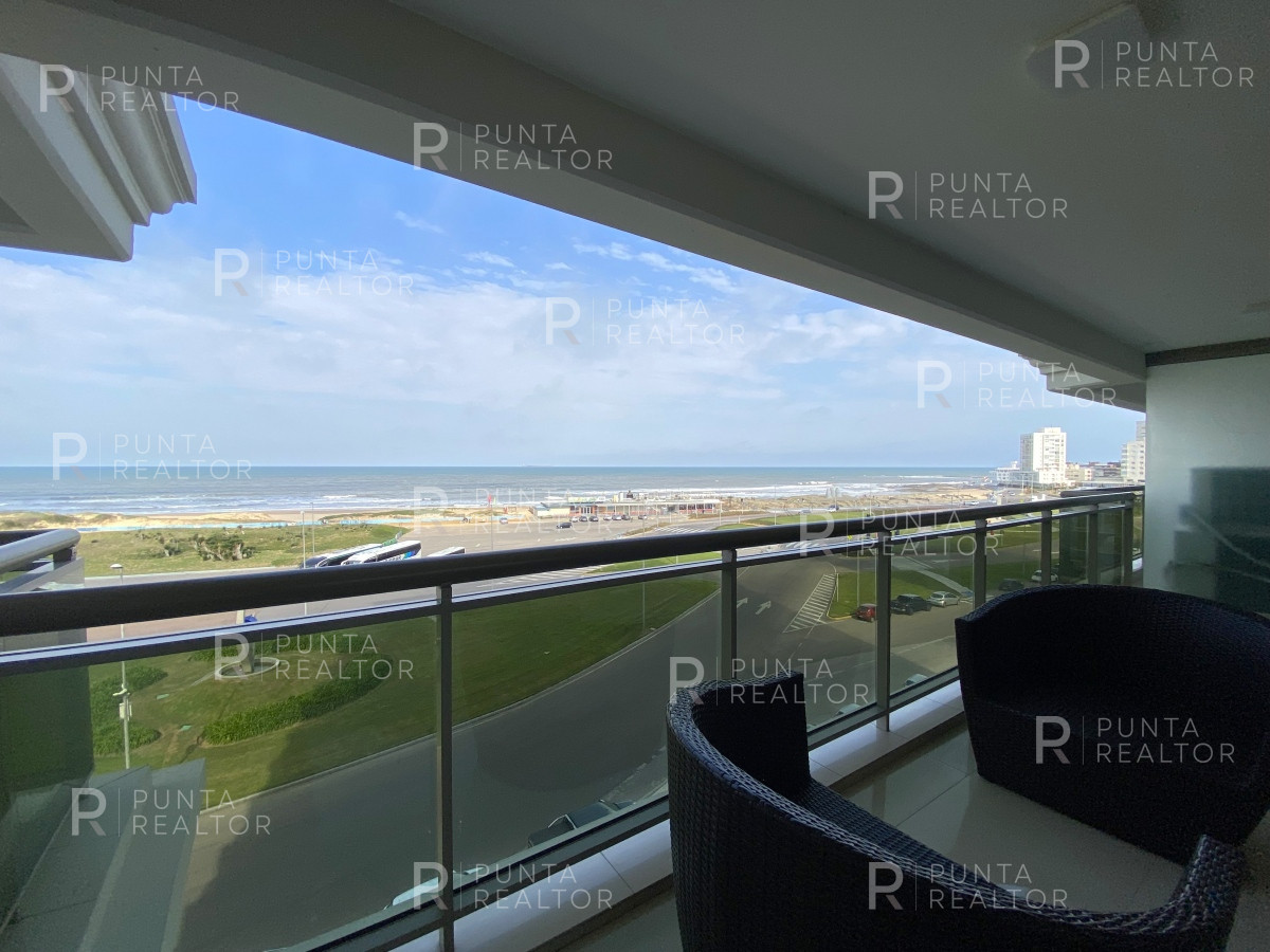 Apartamento ID.2283 - Apartamento de 3 dormitorios con vista al mar en Brava, Punta del Este. 