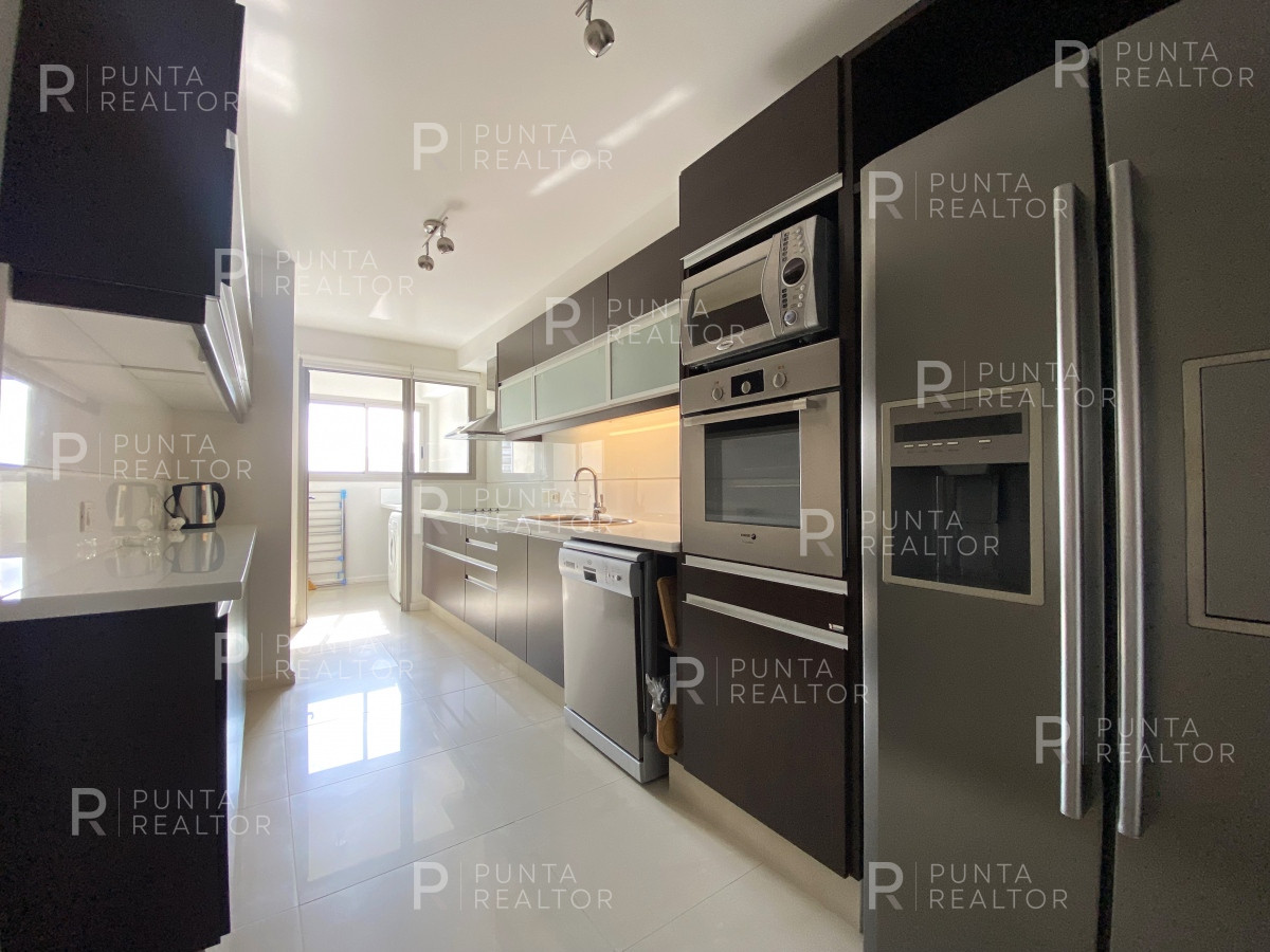 Apartamento ID.2283 - Apartamento de 3 dormitorios con vista al mar en Brava, Punta del Este. 
