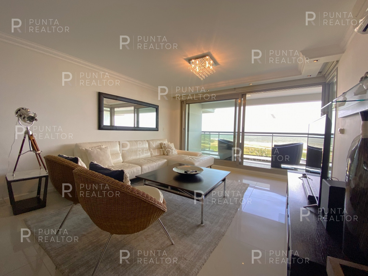 Apartamento ID.2283 - Apartamento de 3 dormitorios con vista al mar en Brava, Punta del Este. 